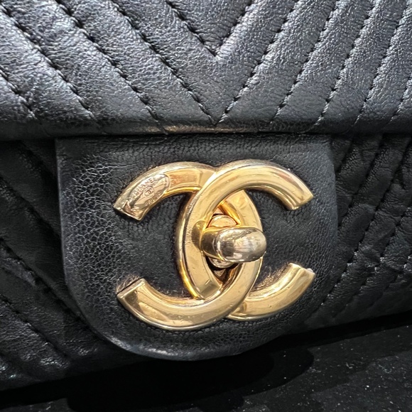 Chanel Goatskin Chevron Medium Single Flap - Picture 7 of 12